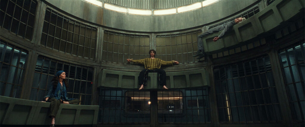 Alien: Earth - The adults captive in a cell