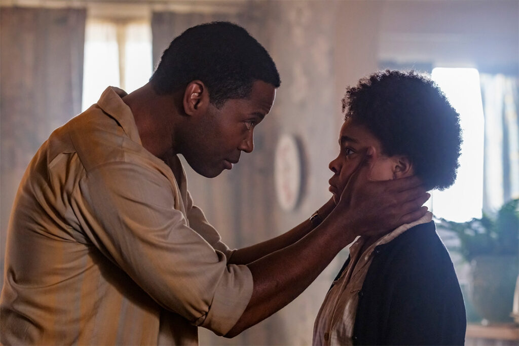 It: Welcome to Derry - Ronnie's father is comforting her